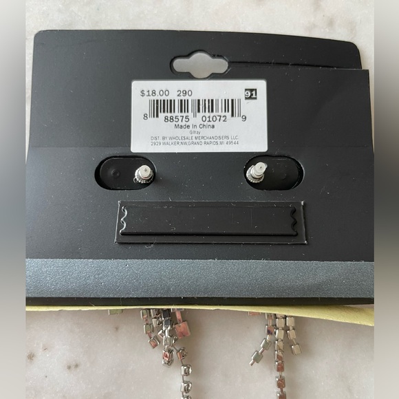 NWT- Earrings and Matching Necklace Set. Stunning jewel fashion jewelry set - Picture 5 of 5